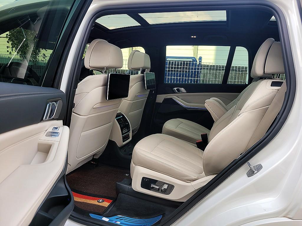 BMW X7 — photo 07