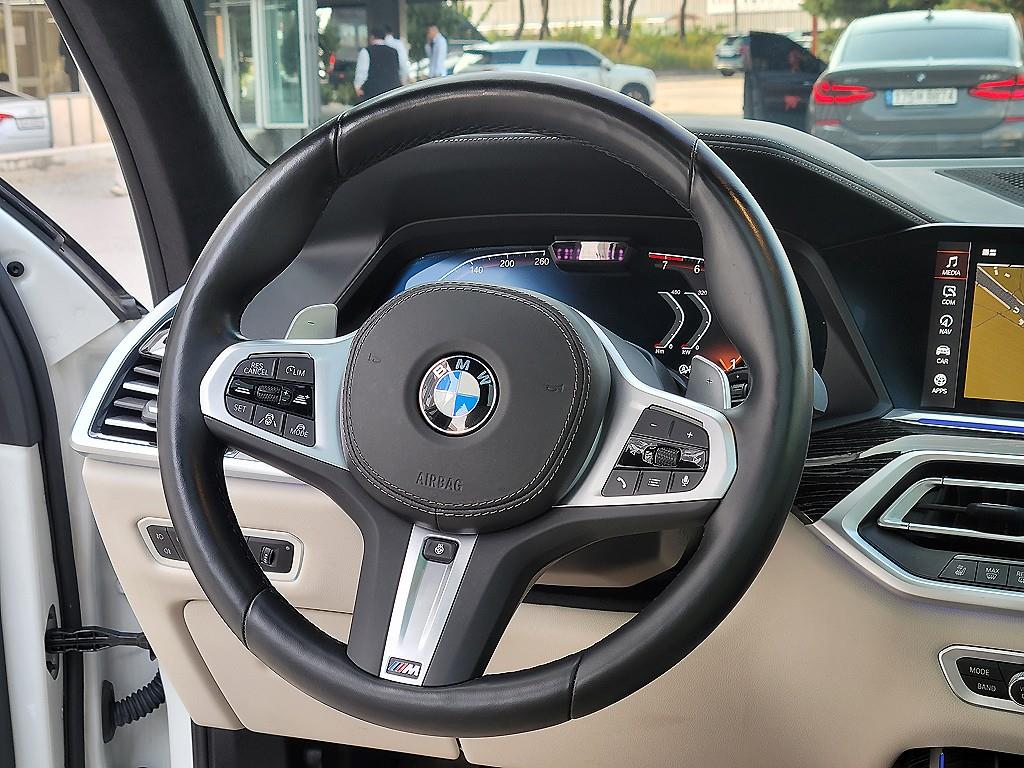 BMW X7 — photo 08
