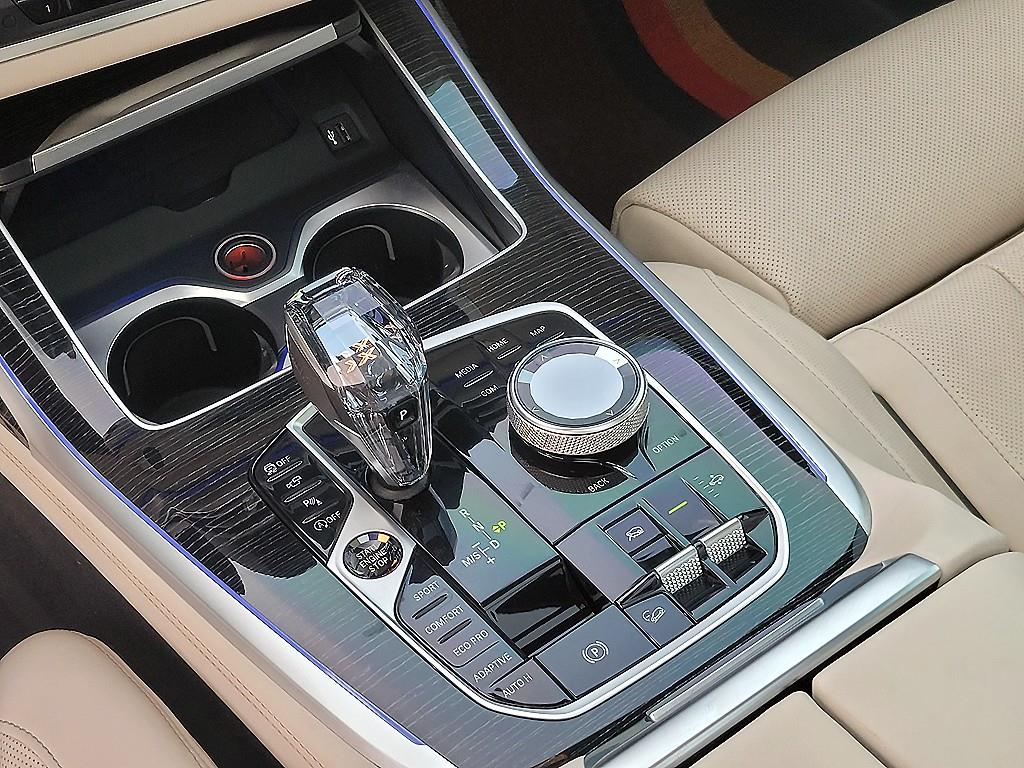 BMW X7 — photo 11