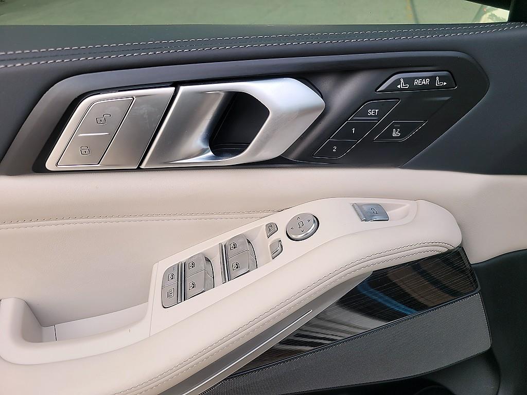 BMW X7 — photo 12