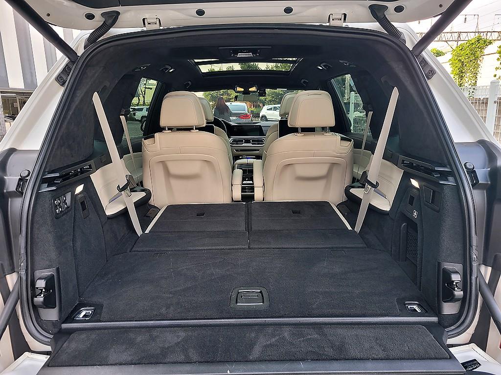 BMW X7 — photo 18