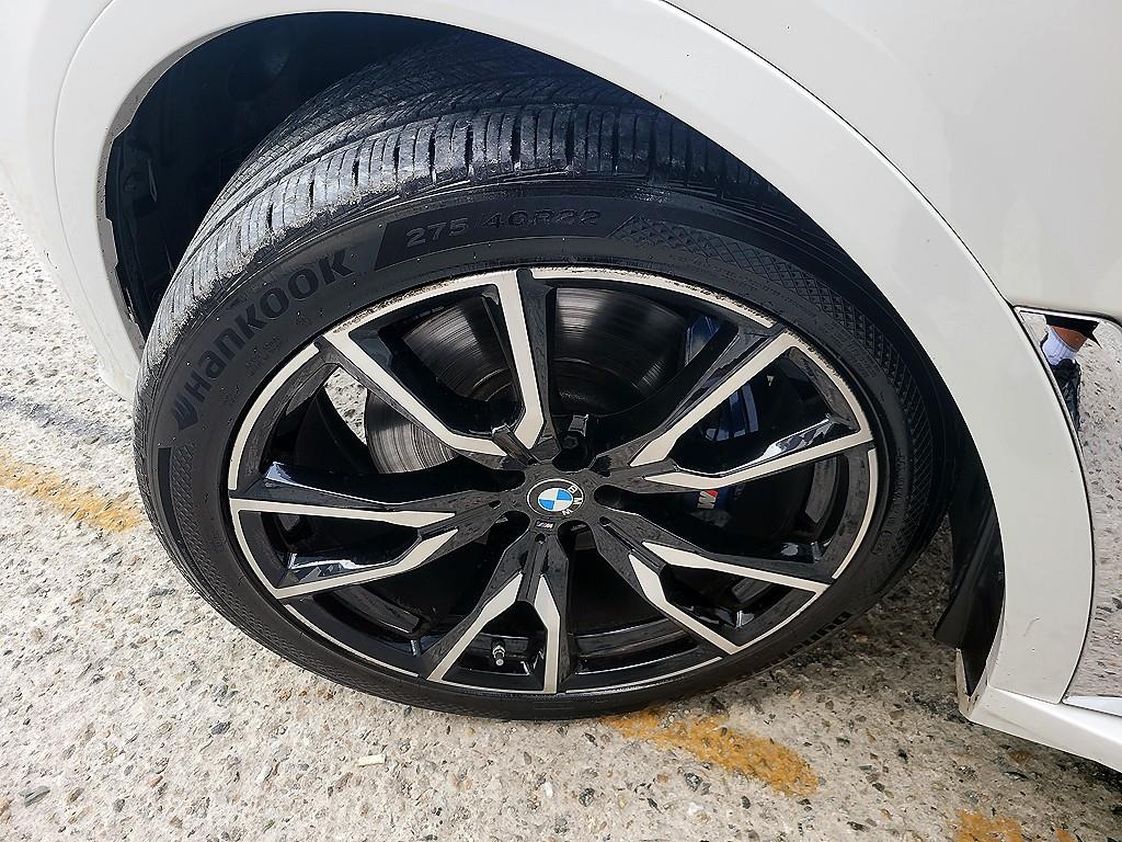 BMW X7 — photo 20
