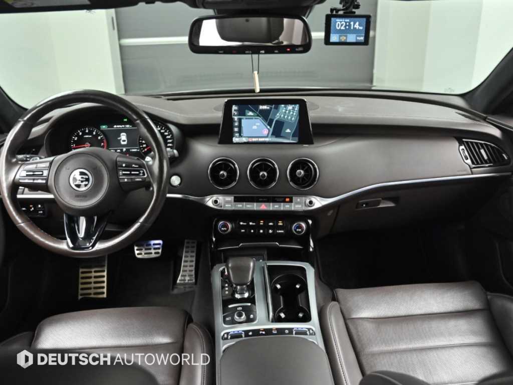 Kia Stinger — photo 08
