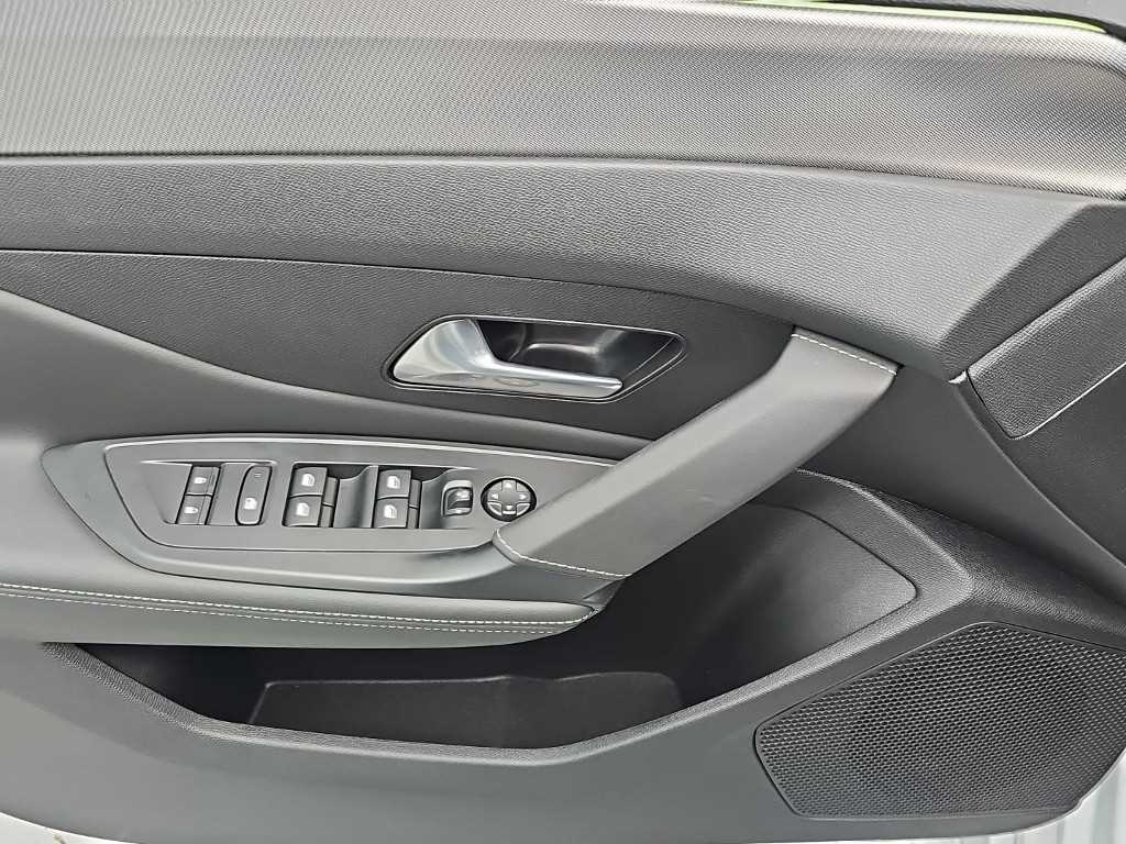 Peugeot 308 — photo 16