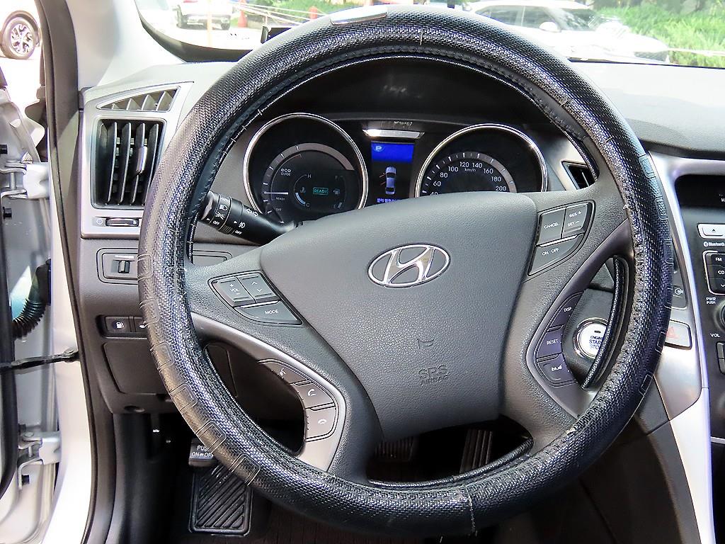 Hyundai Sonata — photo 08