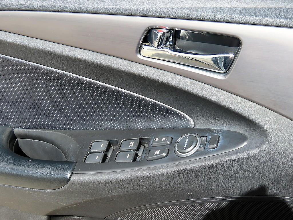 Hyundai Sonata — photo 11