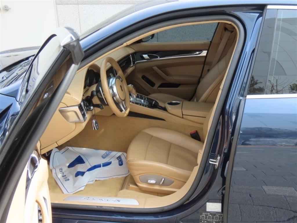 Porsche Panamera — photo 13
