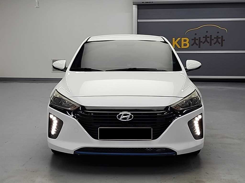 Hyundai Ioniq — photo 02