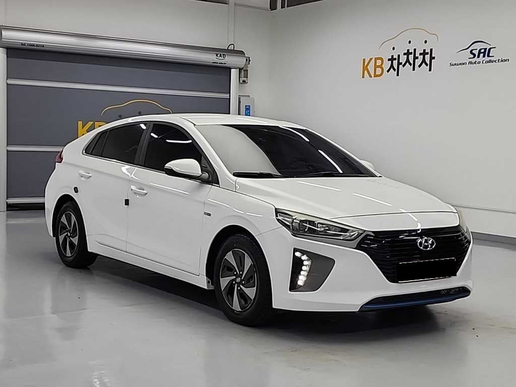 Hyundai Ioniq — photo 04