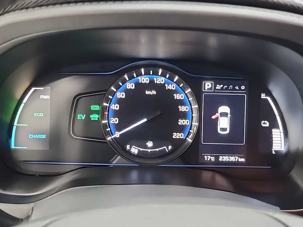 Hyundai Ioniq — photo 06