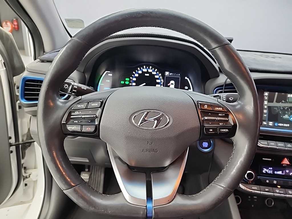 Hyundai Ioniq — photo 09
