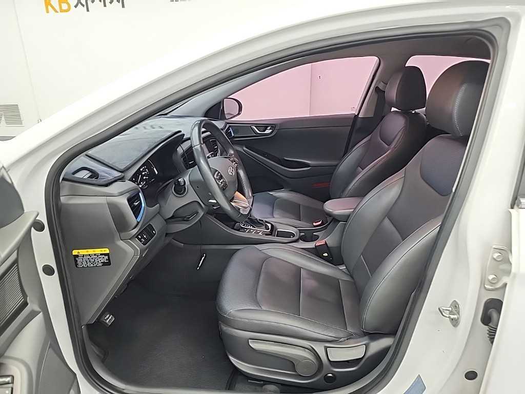 Hyundai Ioniq — photo 11