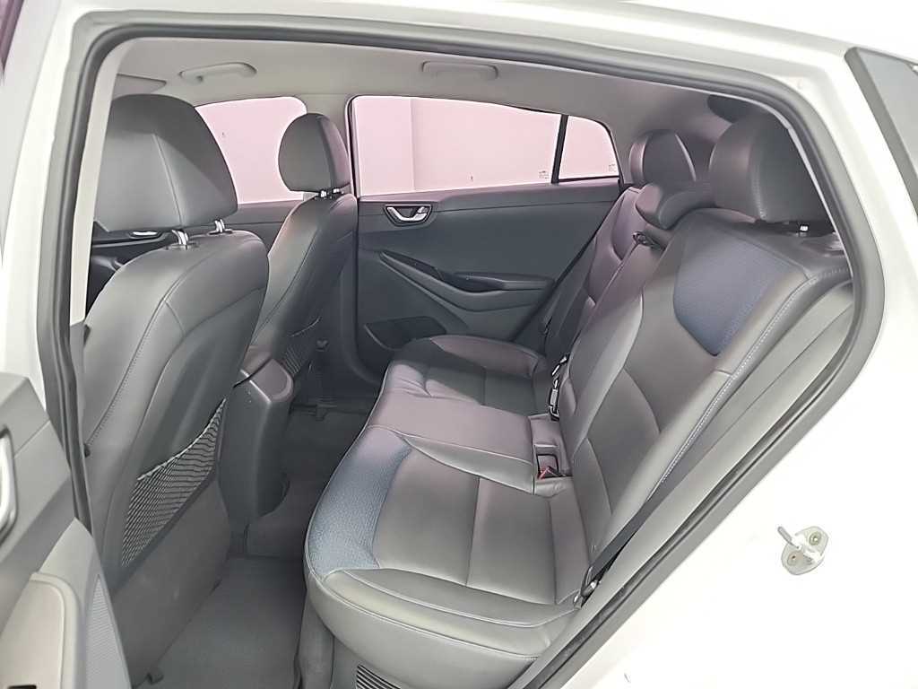 Hyundai Ioniq — photo 12