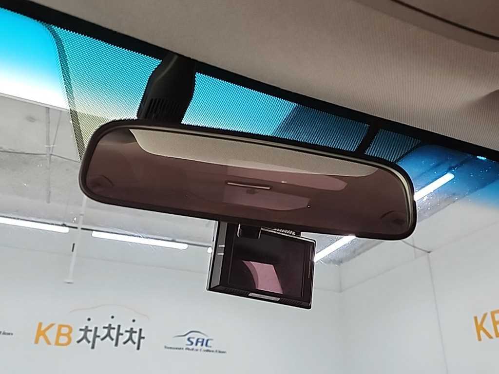 Hyundai Ioniq — photo 15