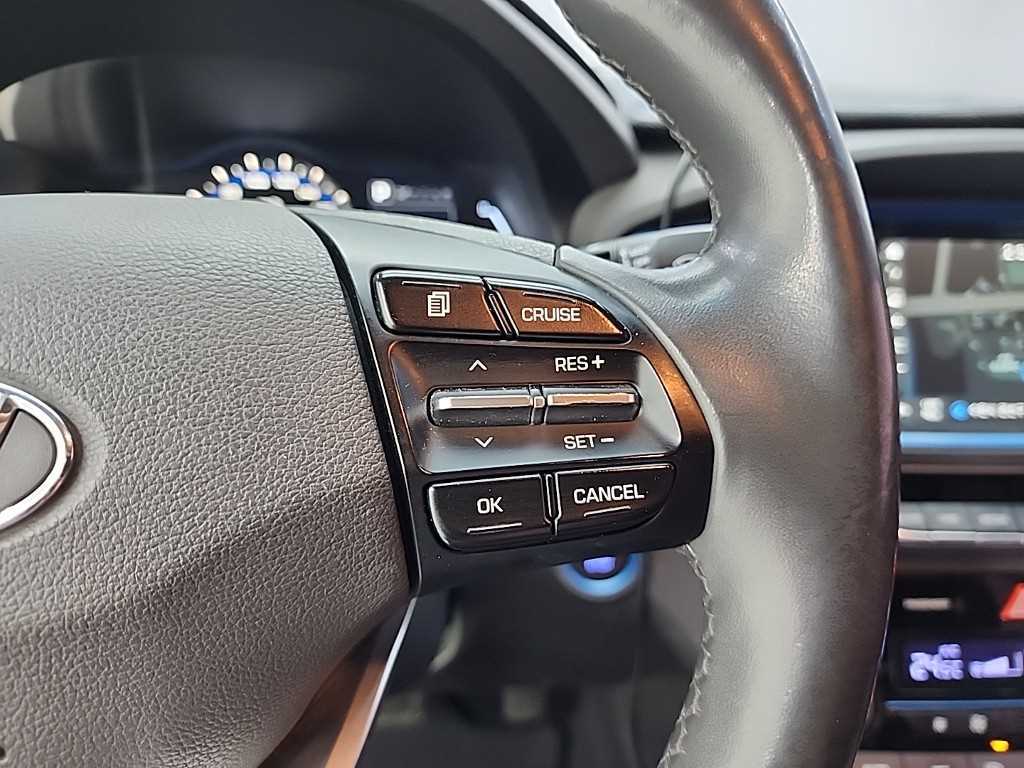 Hyundai Ioniq — photo 17