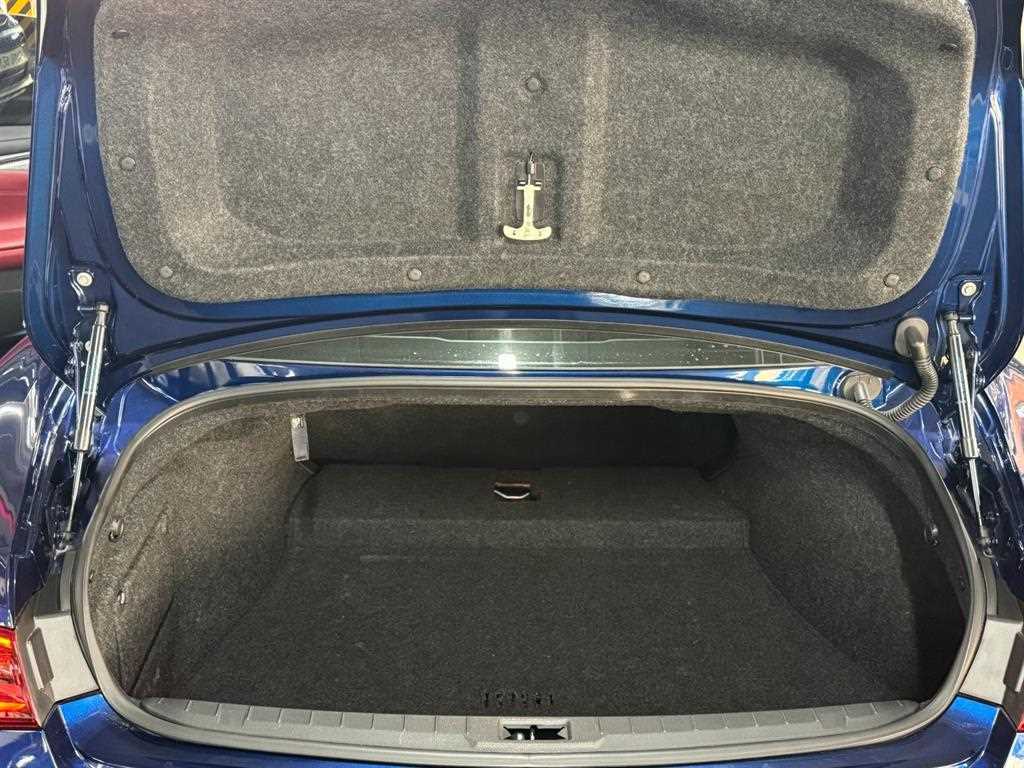Infiniti Q60 — photo 09