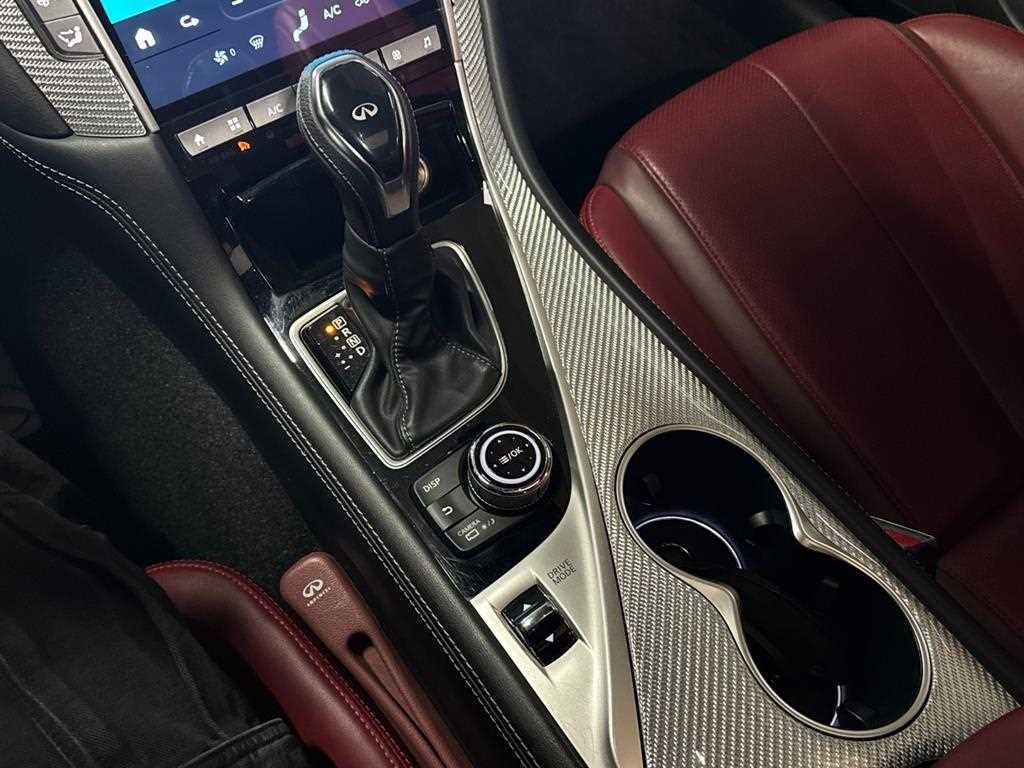 Infiniti Q60 — photo 16