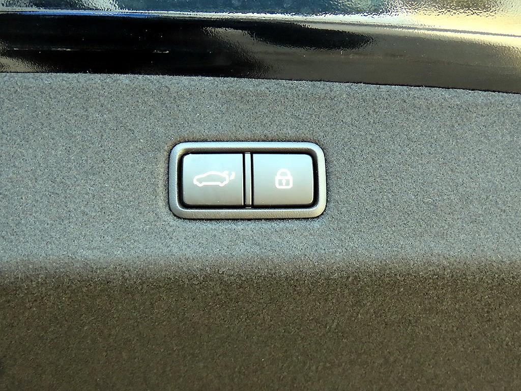 Kia K9 — photo 15