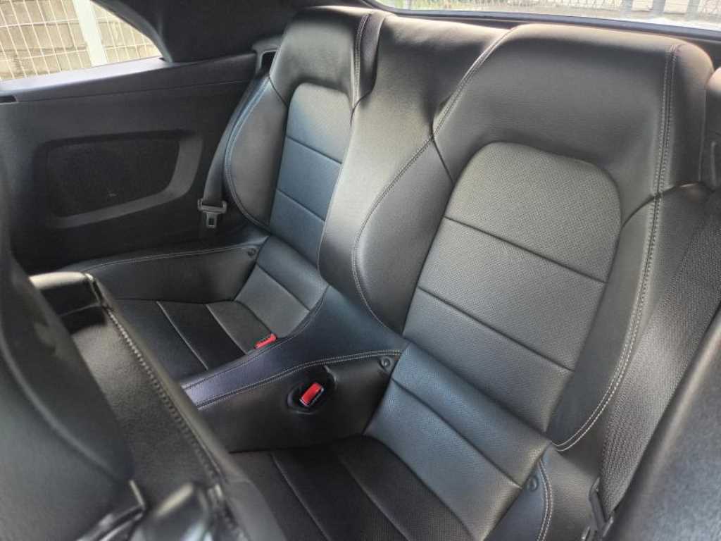 Ford Mustang — photo 10
