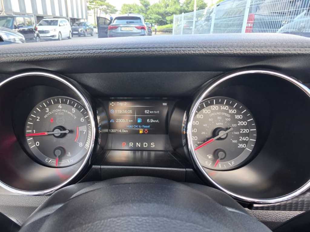 Ford Mustang — photo 14
