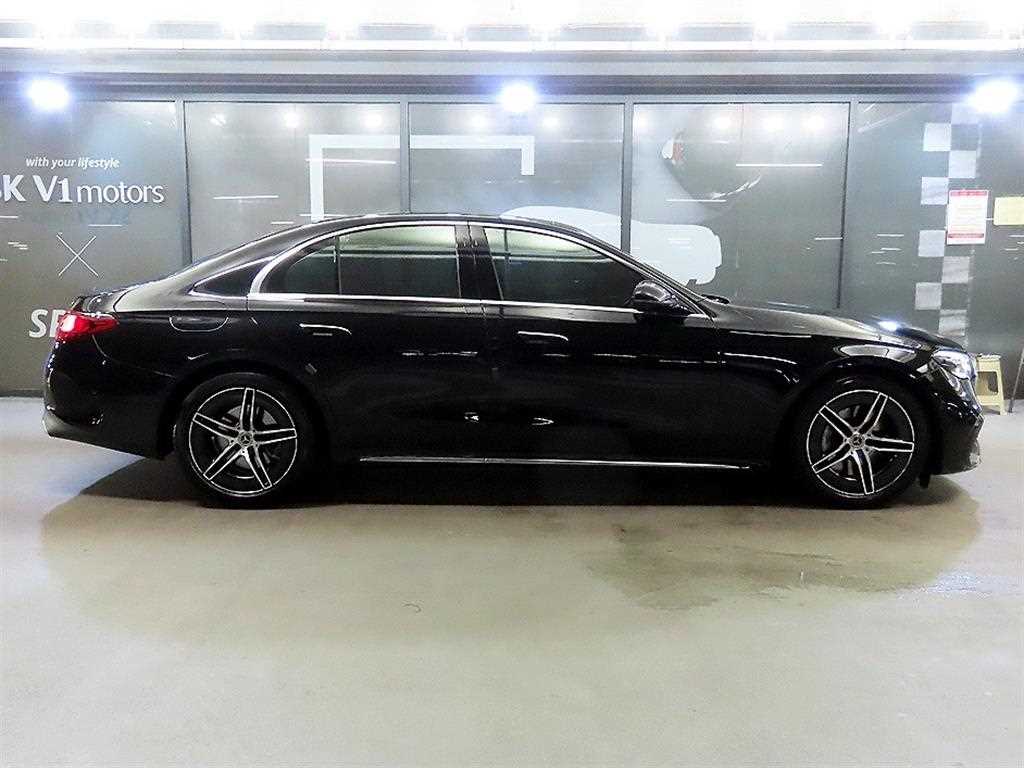 Mercedes-Benz E-Class — photo 03