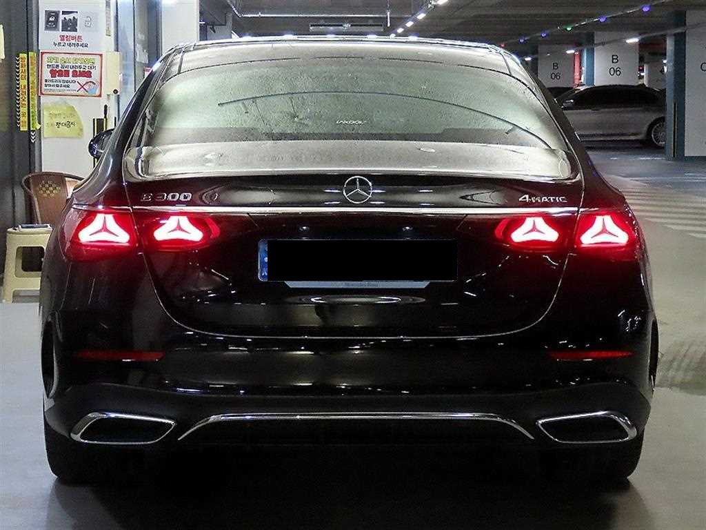 Mercedes-Benz E-Class — photo 05