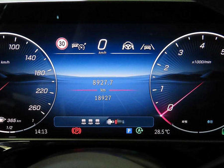 Mercedes-Benz E-Class — photo 09