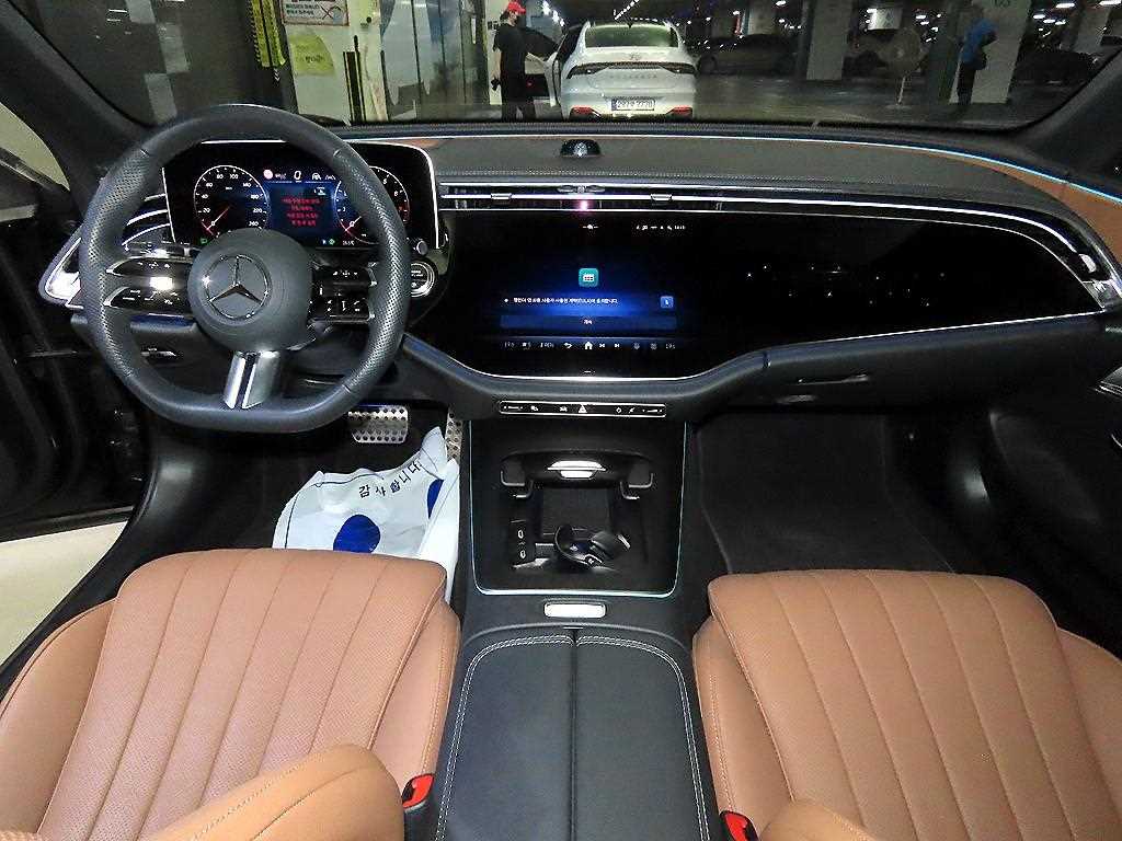 Mercedes-Benz E-Class — photo 10