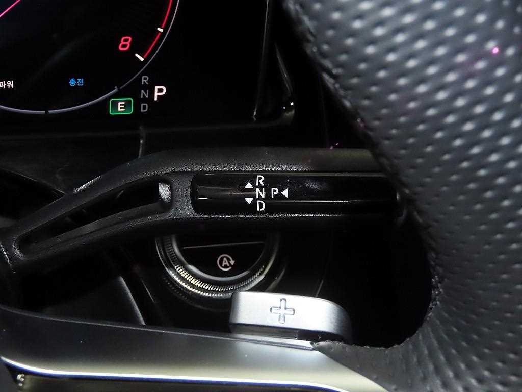 Mercedes-Benz E-Class — photo 12