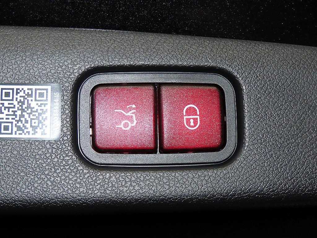 Mercedes-Benz E-Class — photo 15