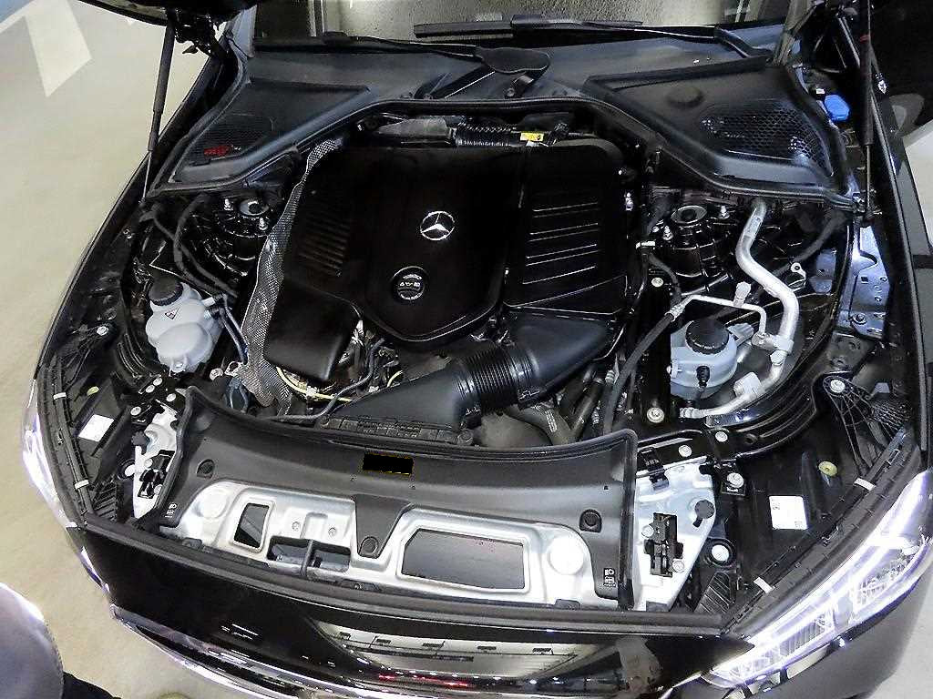 Mercedes-Benz E-Class — photo 19