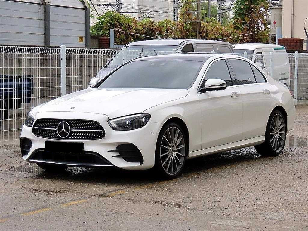 Mercedes-Benz E-Class — photo 02