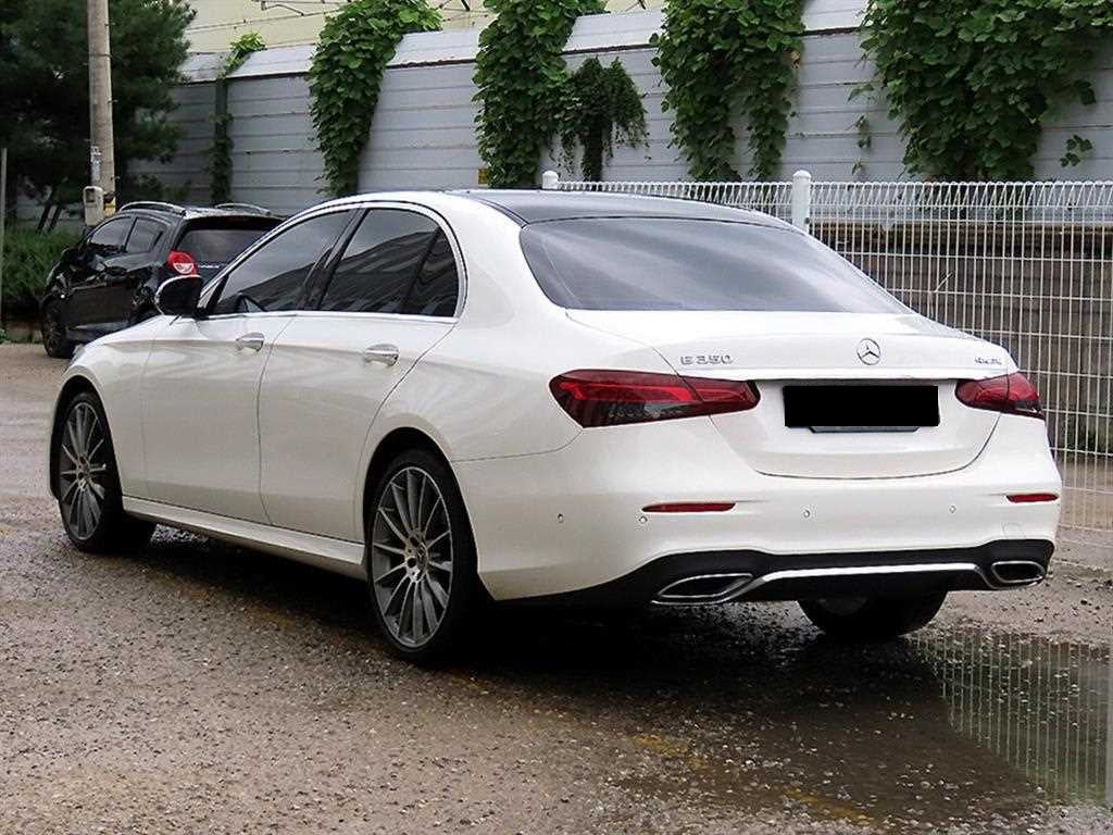 Mercedes-Benz E-Class — photo 03