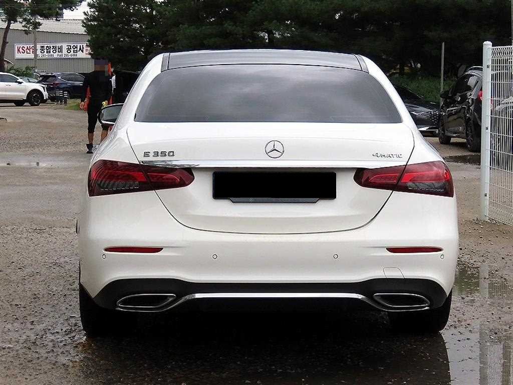 Mercedes-Benz E-Class — photo 04