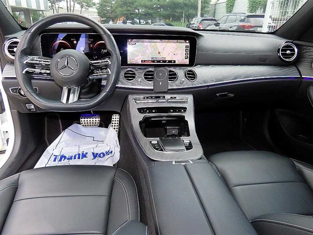 Mercedes-Benz E-Class — photo 07
