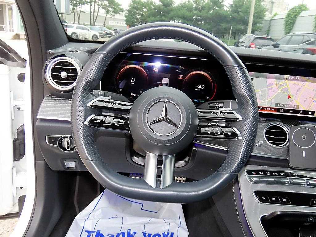 Mercedes-Benz E-Class — photo 08
