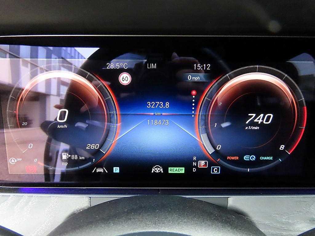 Mercedes-Benz E-Class — photo 09
