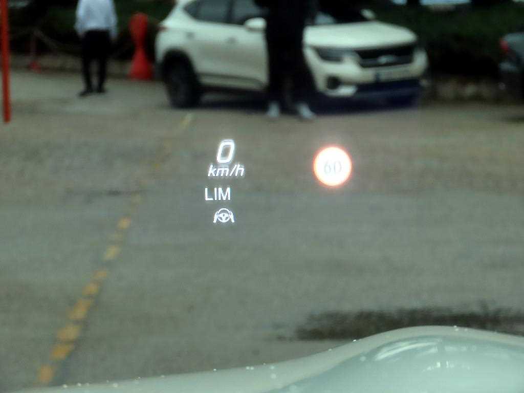 Mercedes-Benz E-Class — photo 10