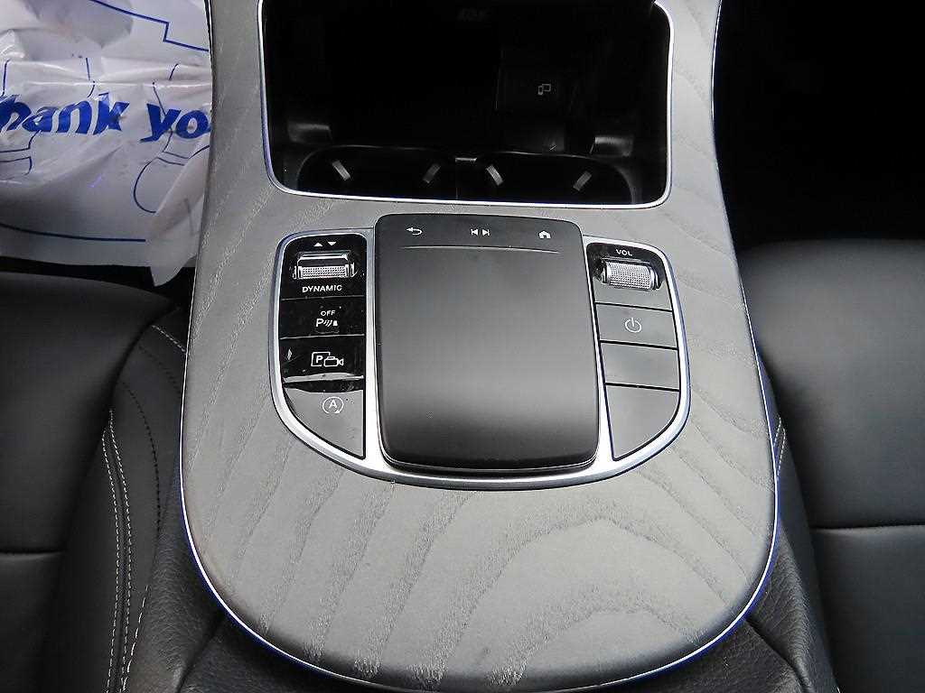 Mercedes-Benz E-Class — photo 13