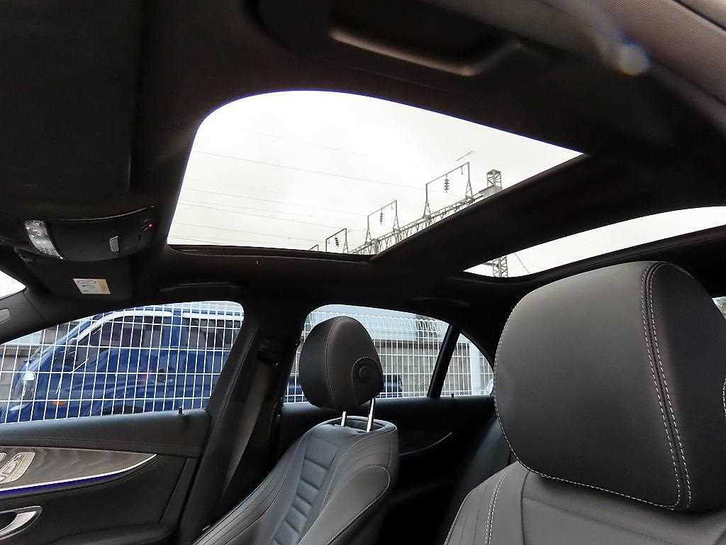 Mercedes-Benz E-Class — photo 16