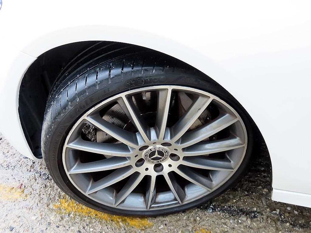 Mercedes-Benz E-Class — photo 20