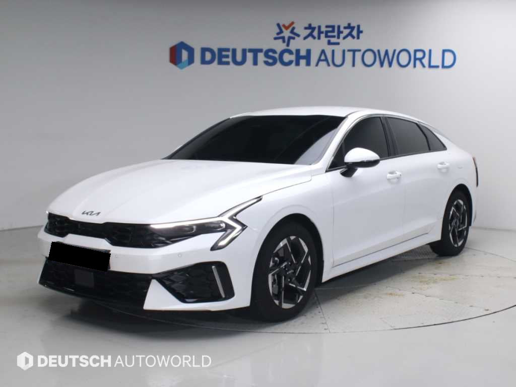 Kia K5 — photo 01