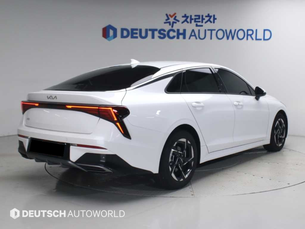 Kia K5 — photo 02