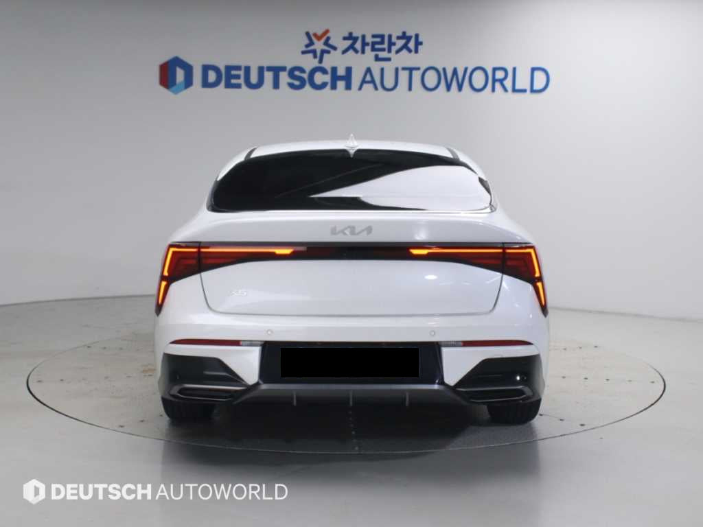 Kia K5 — photo 04