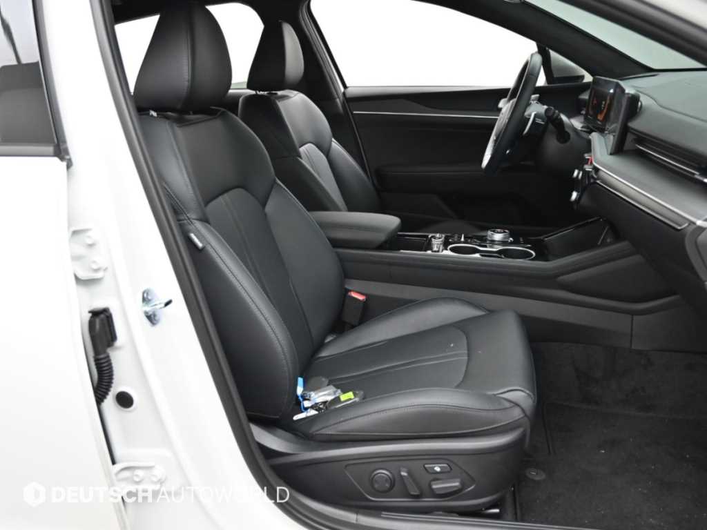 Kia K5 — photo 10