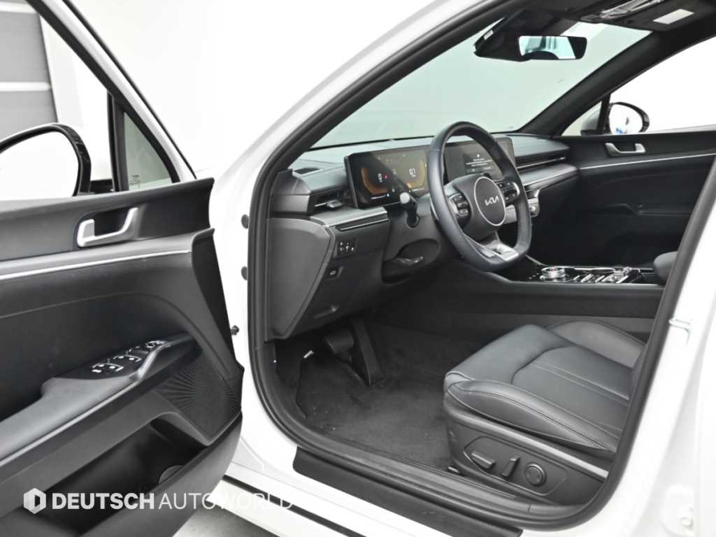 Kia K5 — photo 11