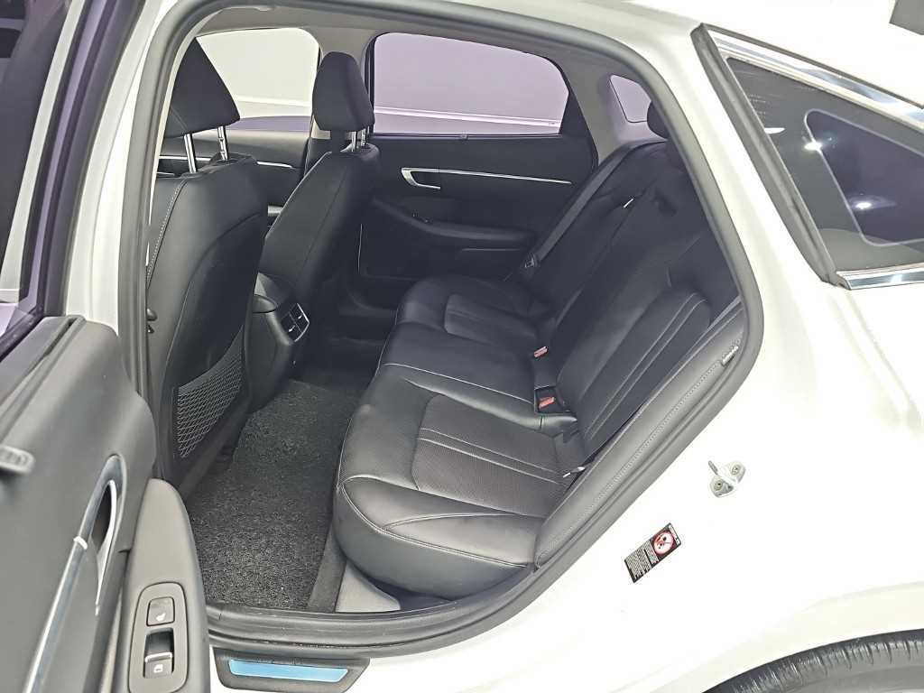 Hyundai Sonata — photo 12