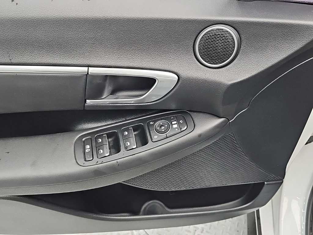 Hyundai Sonata — photo 17