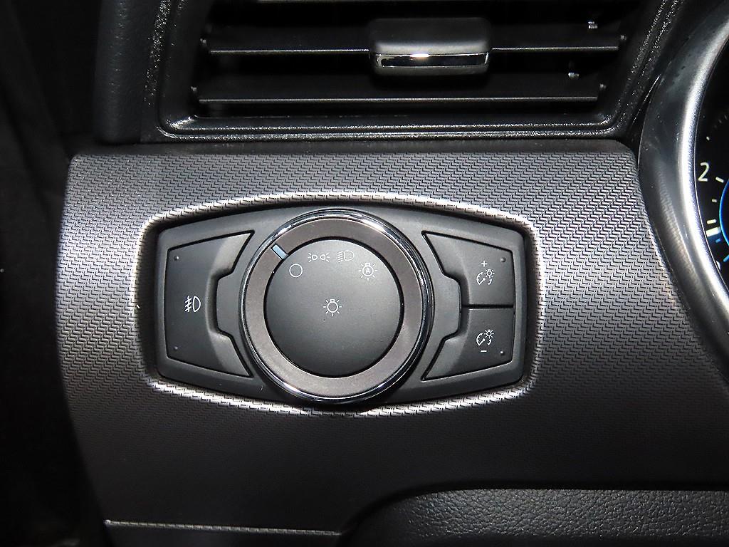 Ford Mustang — photo 16