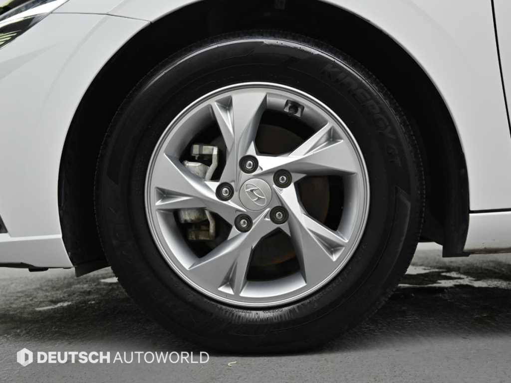 Hyundai Avante — photo 05